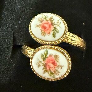 Vintage Sarah Coventry Porcelain Sweet Briar 1975 Adjustable Ring, Rose OS